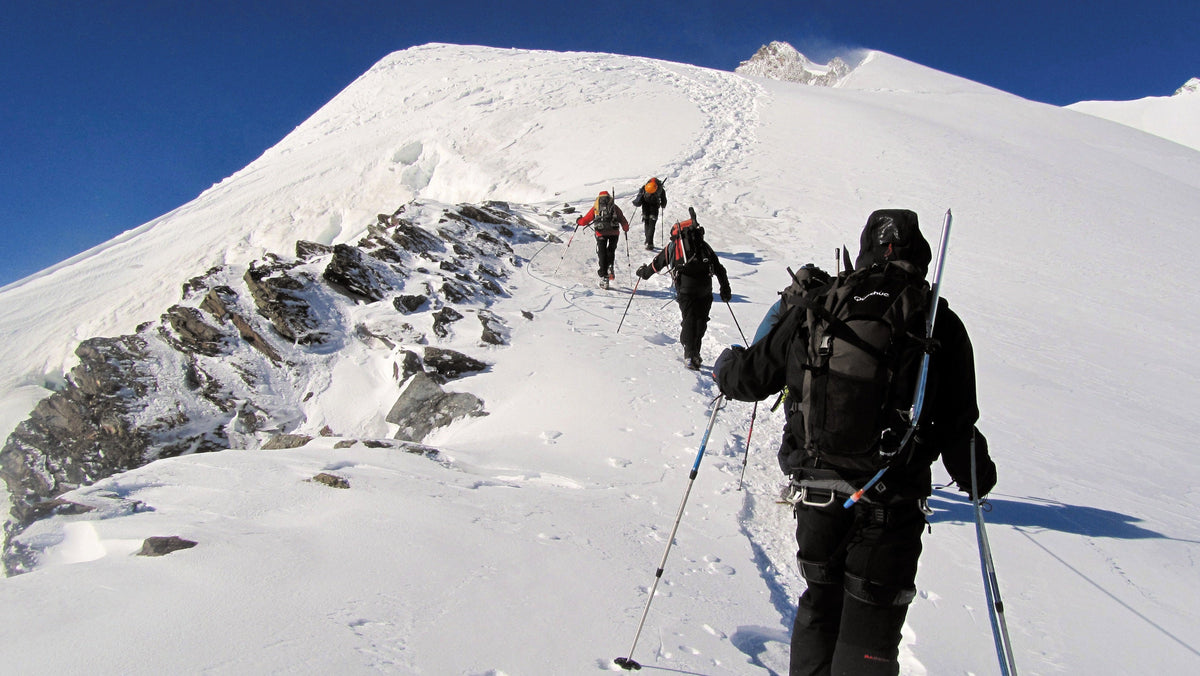 How to Choose the Right Heated Jacket: A Buyer’s Guide for Winter 2025